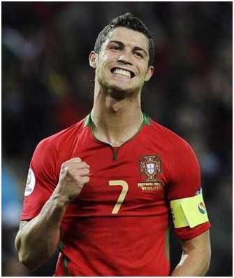 状态不佳！詹姆斯半场9投2中仅得4分，湖人领先9分