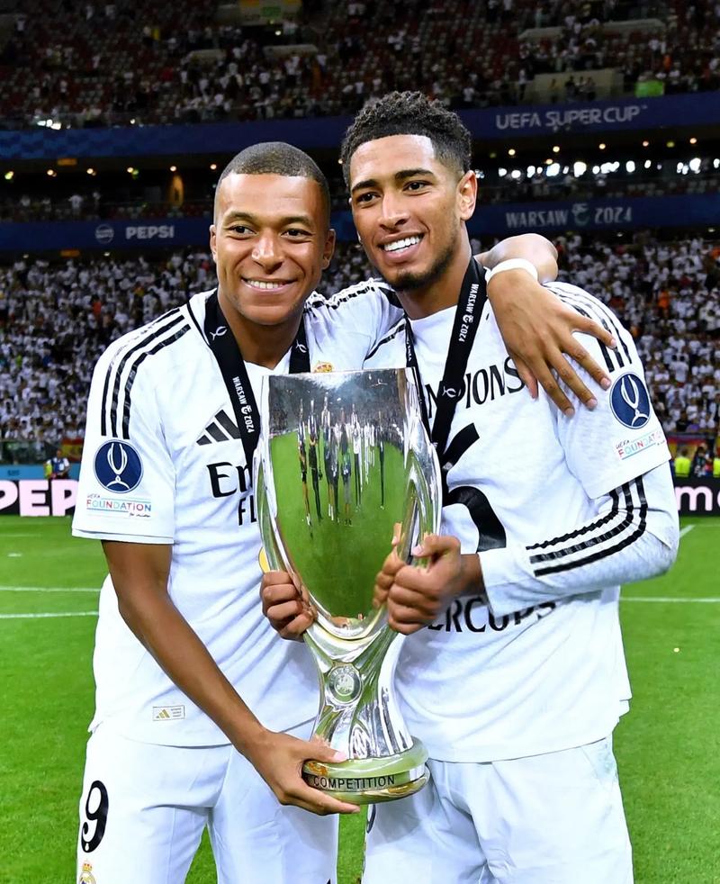 王大雷：历史最佳门将是布冯，赛前一定会做的事不能说（王大雷称布冯为历史最强门将，赛前必做的小秘密不便公开）