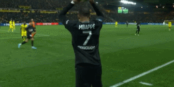 法媒：萨福诺夫在点球第三轮已经骨折，随后又扑了两个点球（法媒：萨福诺夫点球大战第三轮时已骨折，随后仍扑出两粒点球）